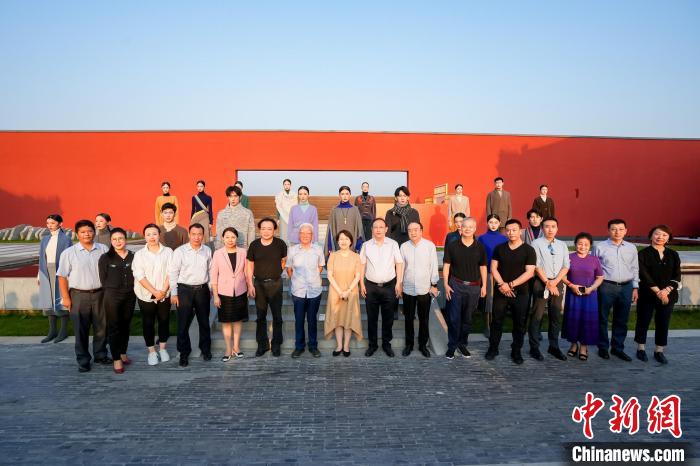 近40套藏式針織系列時裝亮相2022北京時裝周。　北京時裝周供圖