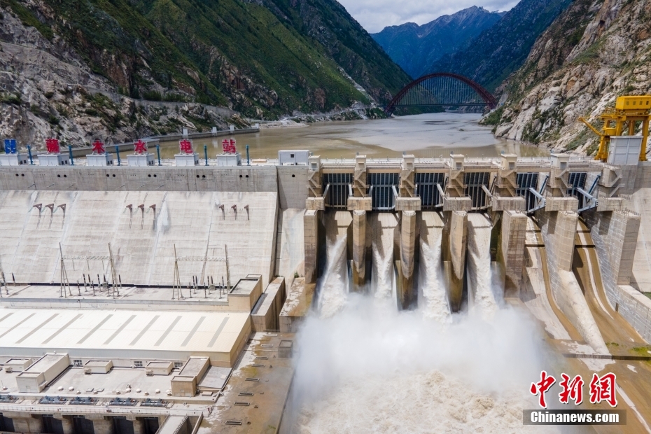 資料圖為2021年8月7日，西藏山南雅魯藏布江上的藏木水電站。（無人機(jī)畫面） <a target='_blank' href='/'><p  align=