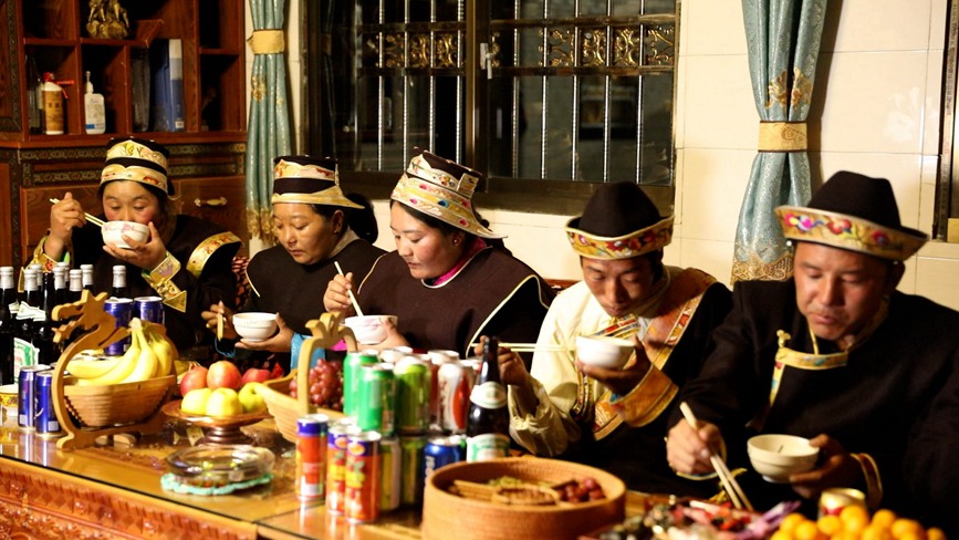 吃“古突”。