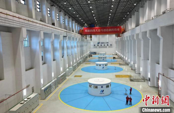 圖為水電站內(nèi)部?！⊥趵凇z