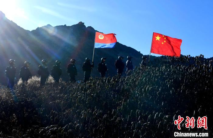 1月6日，移民警察正在乃堆拉巡邏?！±盍?攝