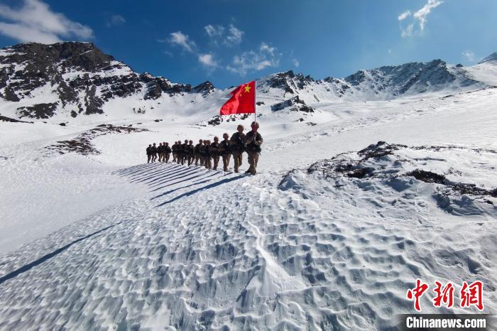 巡邊途中。　旦增晉美 攝