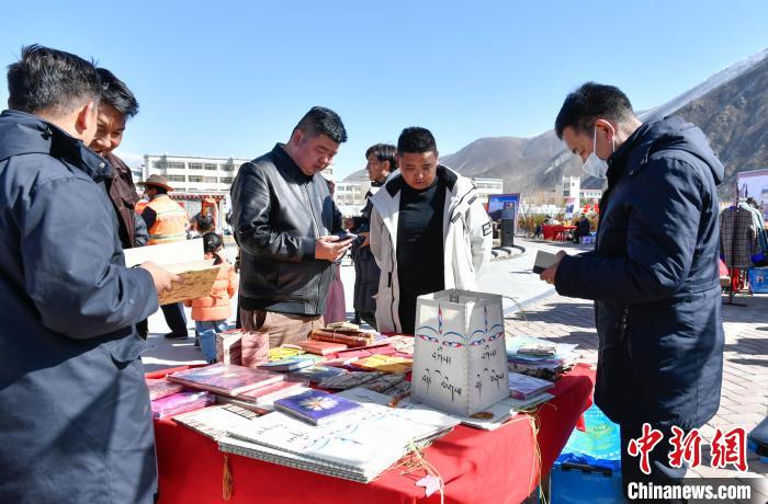 圖為展銷會現(xiàn)場?！∝暩聛硭?攝