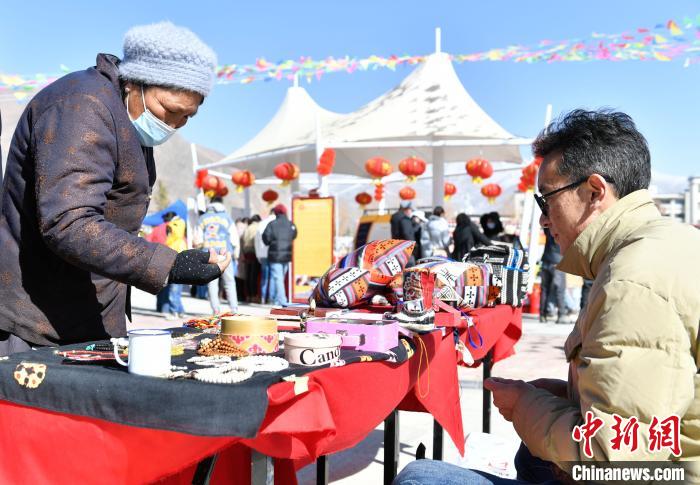 圖為展銷會現(xiàn)場?！∝暩聛硭?攝