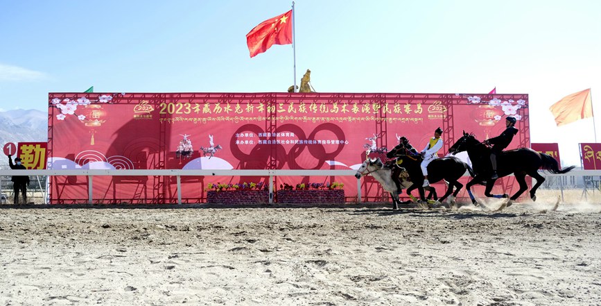 藏歷新年，精彩的馬術表演。潘多攝