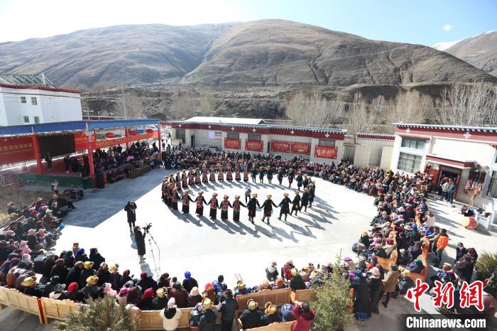 圖為匯報(bào)演出現(xiàn)場(chǎng)?！愔闈扇?攝