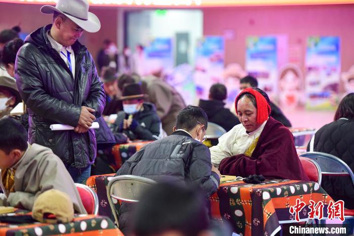 圖為比賽現(xiàn)場?！∝暩聛硭?攝