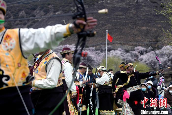 3月28日，選手參加響箭比賽?！±盍?攝