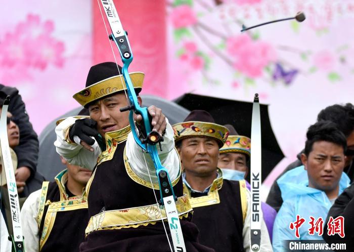 3月28日，選手參加響箭比賽?！±盍?攝