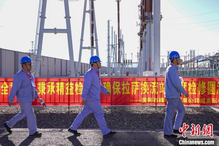 圖為檢修現(xiàn)場。　國網(wǎng)西藏電力有限公司 供圖