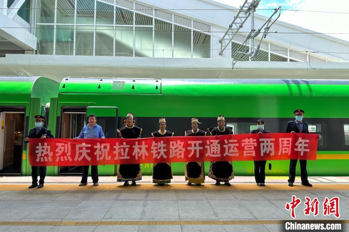 中國鐵路青藏集團有限公司慶祝拉林鐵路開通運營兩周年?！±詈Ｐ?攝