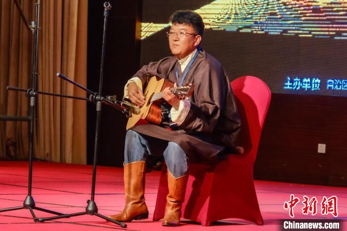 圖為選手進行才藝展示?！∥鞑刈灾螀^(qū)旅發(fā)廳供圖