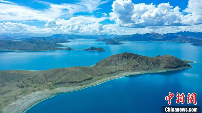 圖為羊卓雍措風(fēng)光。資料圖 山南市旅游發(fā)展局供圖