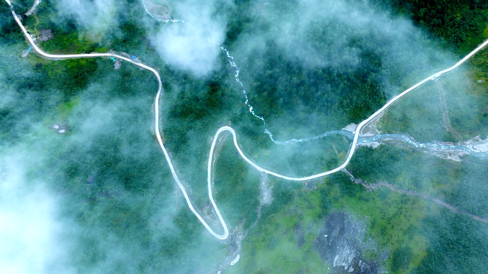 青山綠水生態(tài)優(yōu)。益西曲批攝