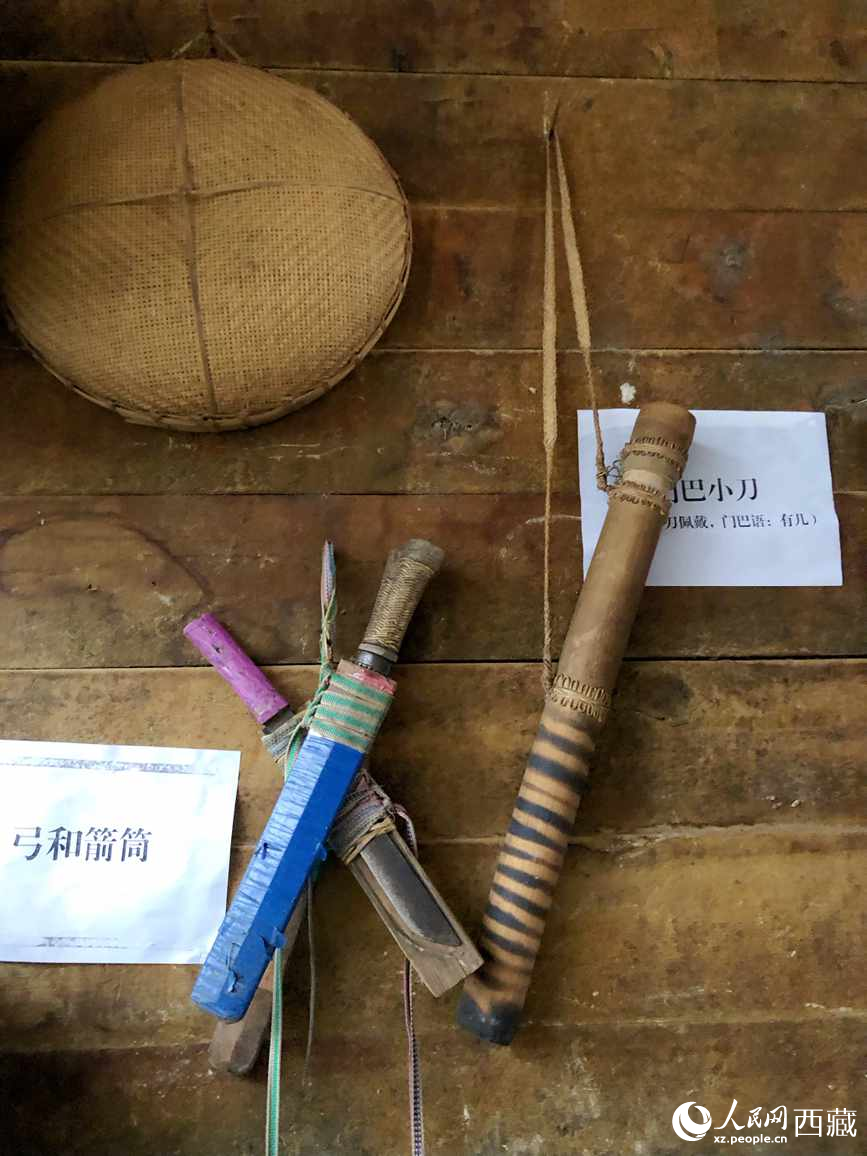 當(dāng)?shù)鬲?dú)具特色的藤竹工藝品。