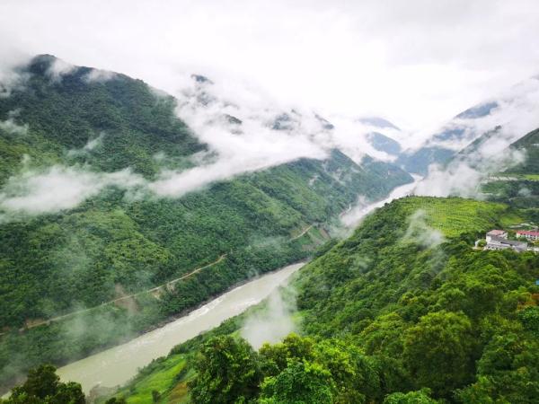 幾代建設者，歷經(jīng)半個多世紀完成！這是一條怎樣的公路？