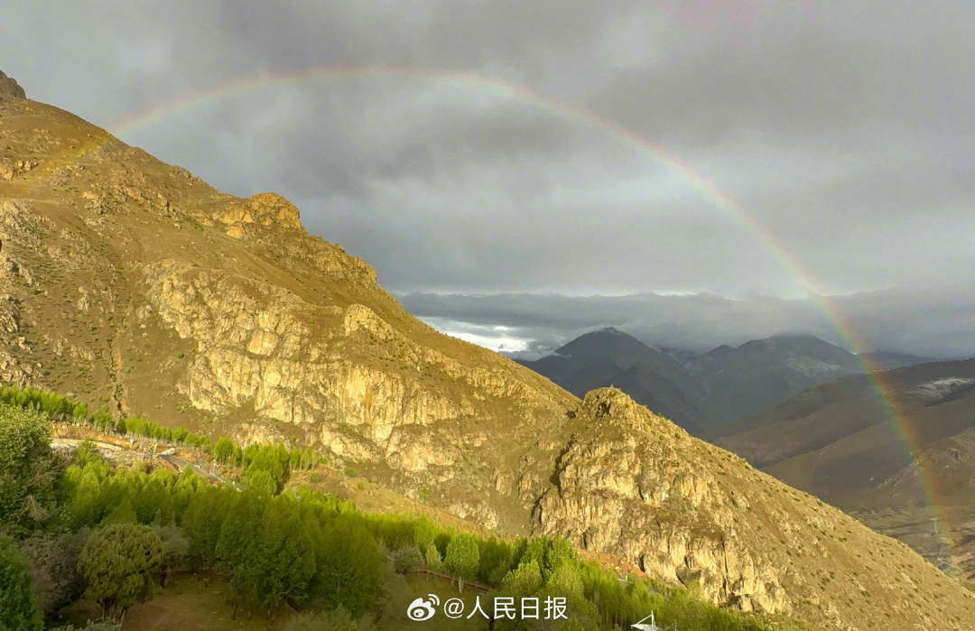 接好運(yùn)！青藏高原現(xiàn)巨大彩虹橋