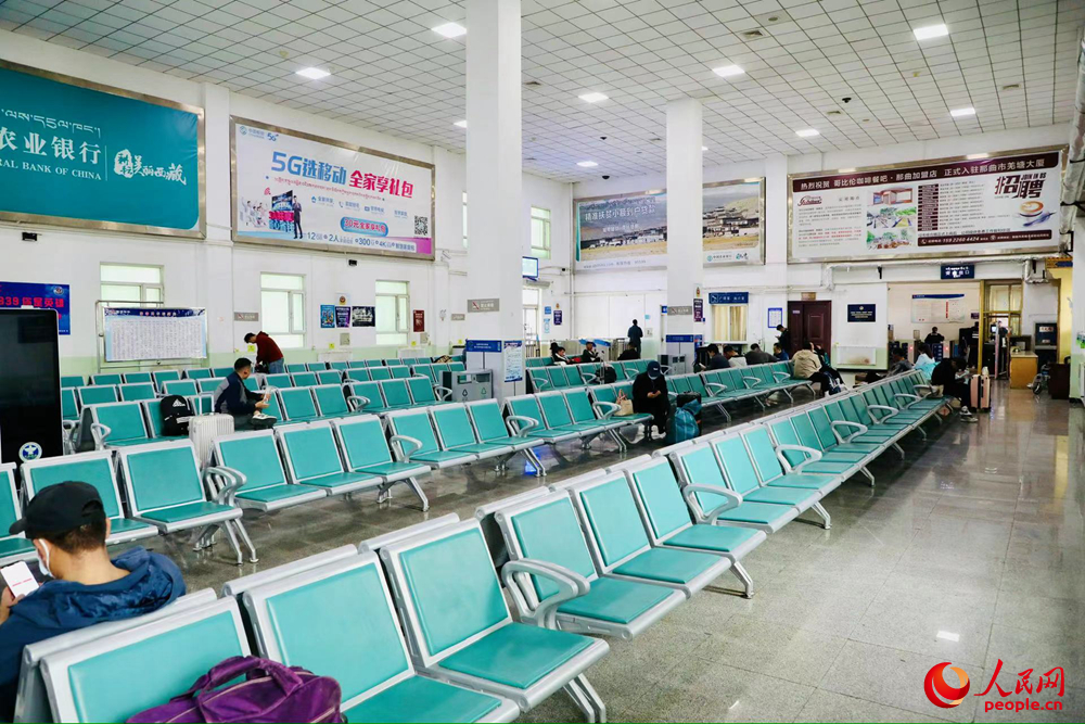 火車(chē)站內(nèi)景。人民網(wǎng)記者 次仁羅布攝