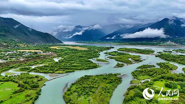 雅尼國家濕地公園風(fēng)景如畫。人民網(wǎng)記者 次仁羅布攝