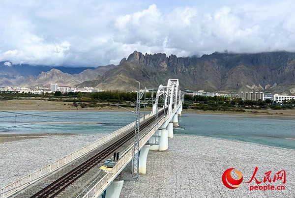 拉薩河特大橋。張敏穎 攝