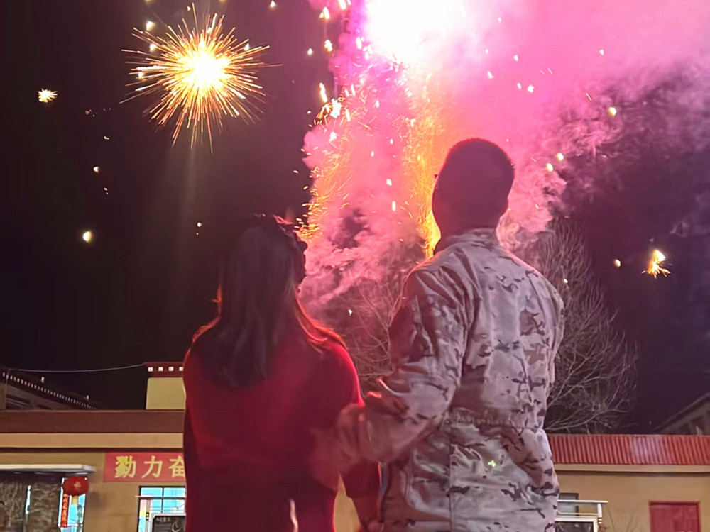 來(lái)隊(duì)家屬的溫馨瞬間?；粢綌z