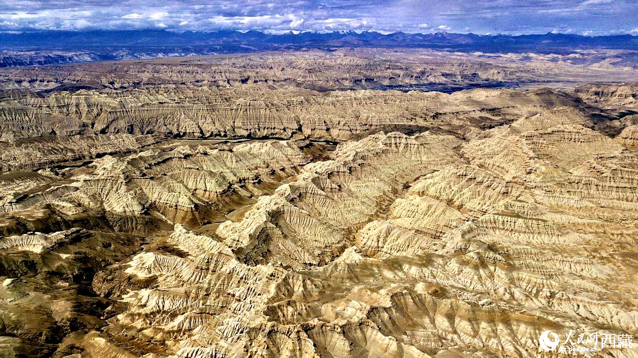 鳥瞰西藏阿里地區(qū)札達(dá)土林國(guó)家地質(zhì)公園。