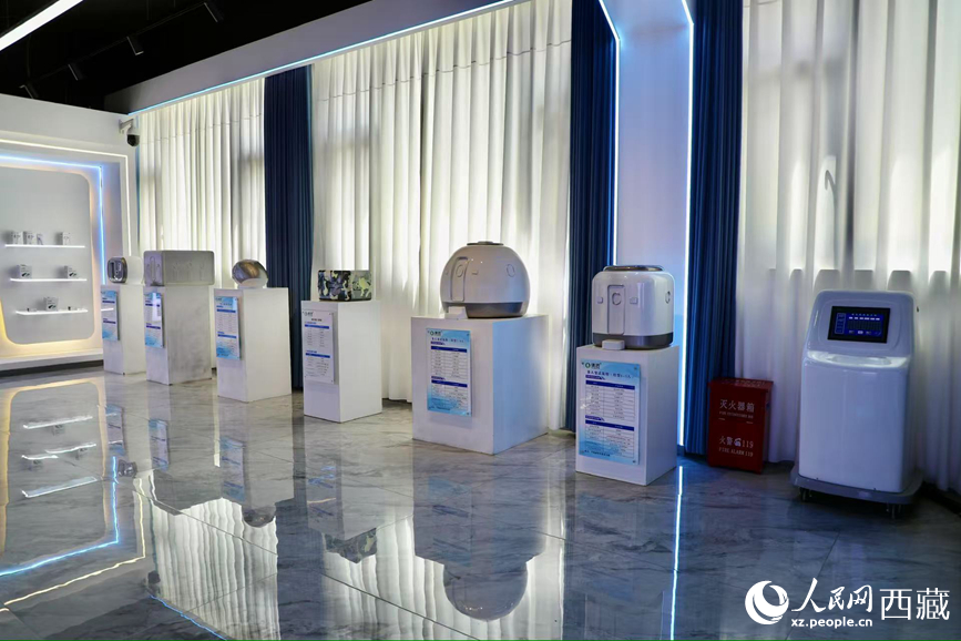 各類制氧產(chǎn)品。人民網(wǎng)記者 次仁羅布攝