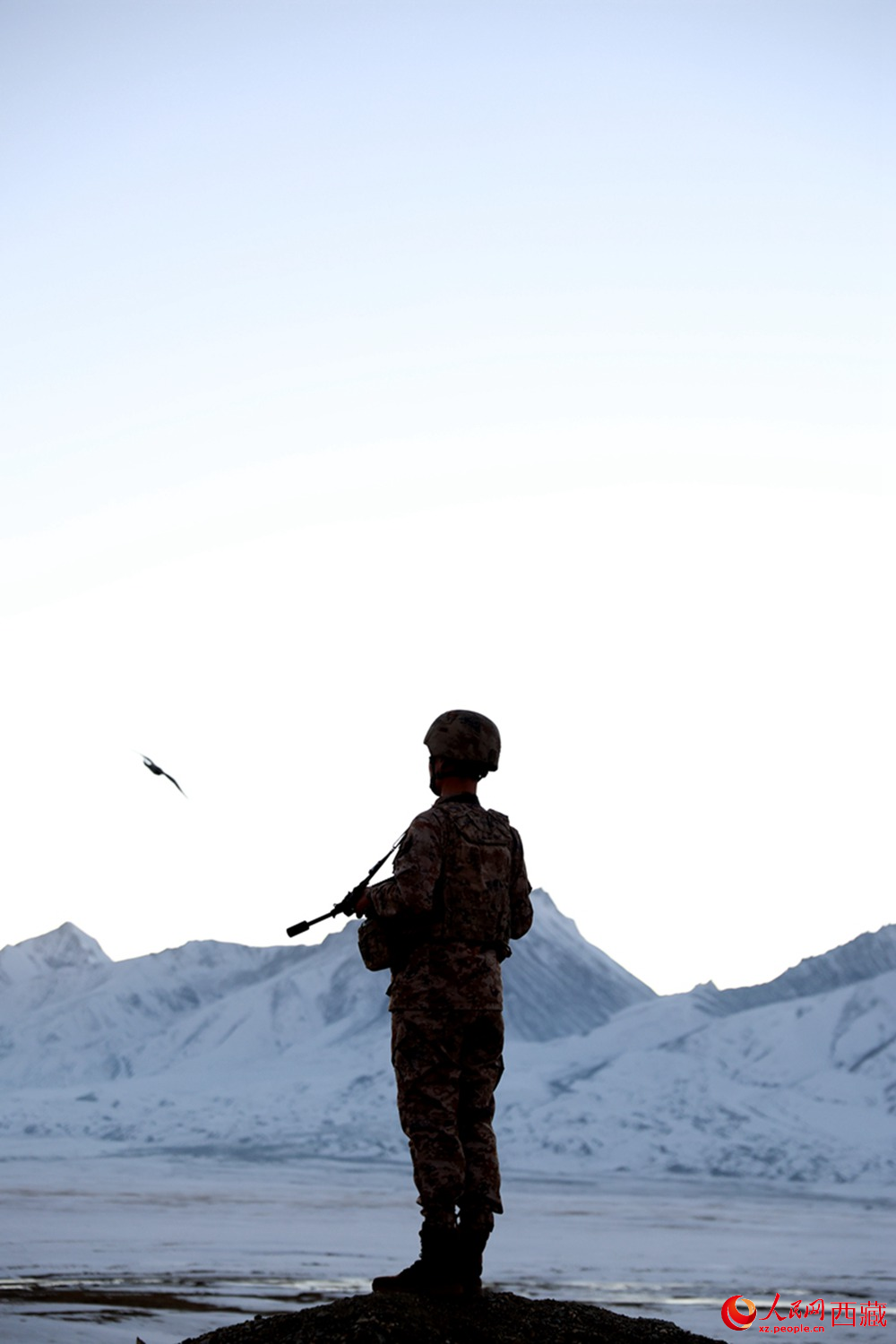 官兵在站崗。人民日?qǐng)?bào)記者 瓊達(dá)卓嘎攝