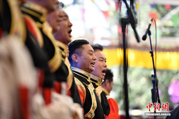 拉薩群眾音樂會點(diǎn)燃新年氛圍