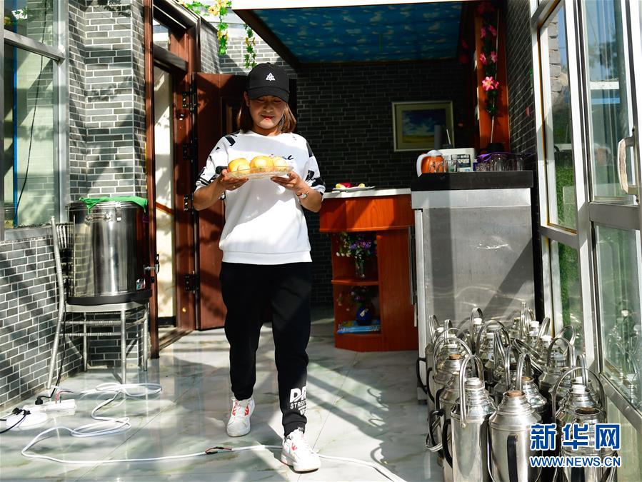 （全面建成小康社會“百城千縣萬村調研行”·圖文互動）（4）青?？柎澹骸肮夤鞔濉钡娜A麗轉身