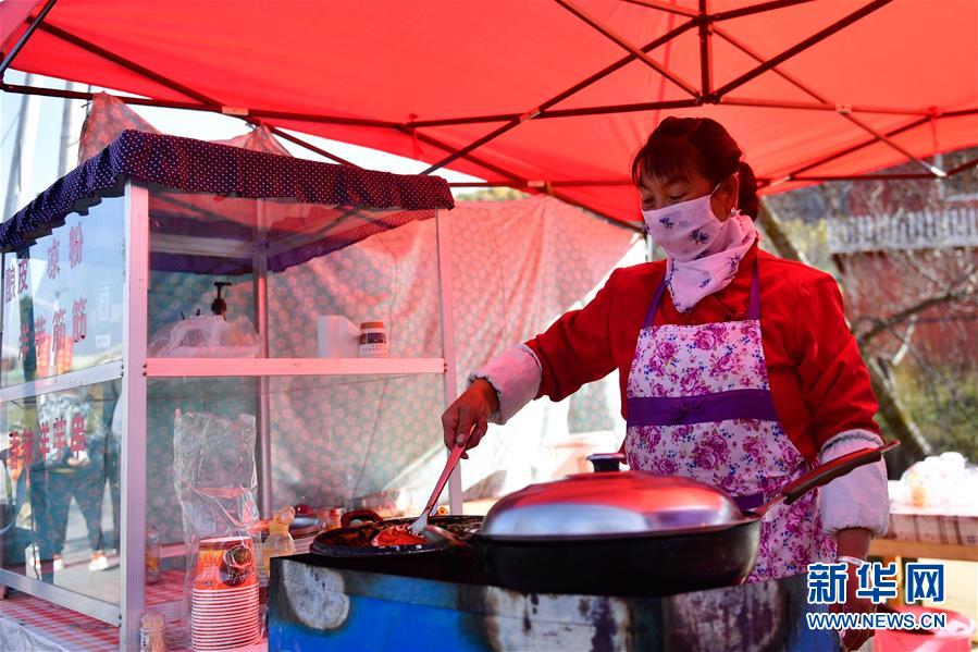 （全面建成小康社會“百城千縣萬村調研行”·圖文互動）（6）青?？柎澹骸肮夤鞔濉钡娜A麗轉身