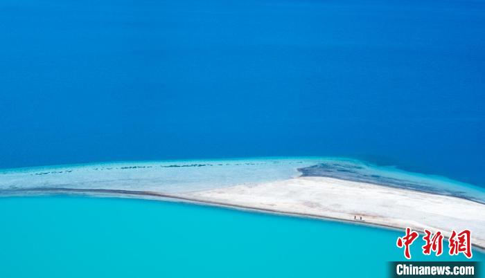 圖為山南羊卓雍錯?！『闻罾?攝