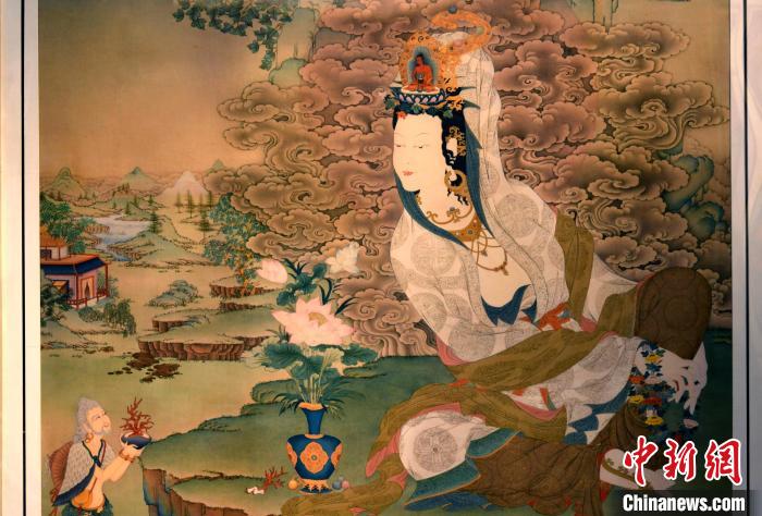 圖為5月16日，展覽中新創(chuàng)唐卡作品《靜息觀音》(局部)?！±盍?攝