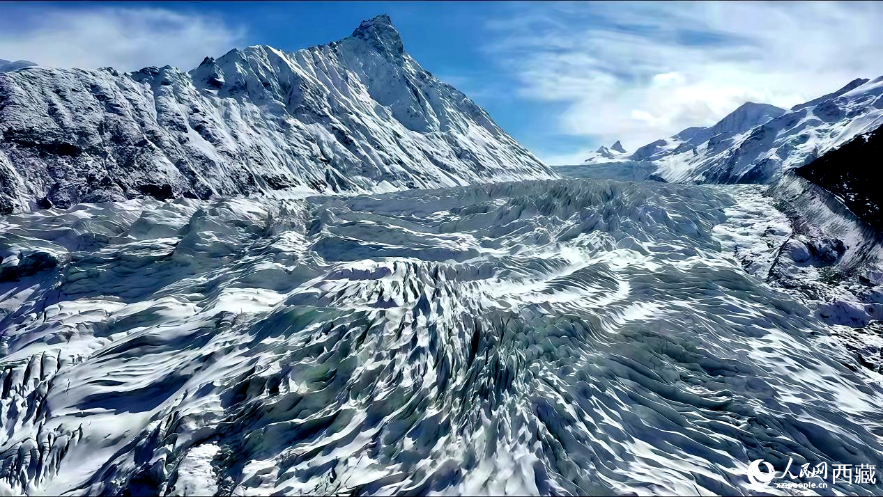 依噶冰川位于那曲市嘉黎縣尼屋鄉(xiāng)。