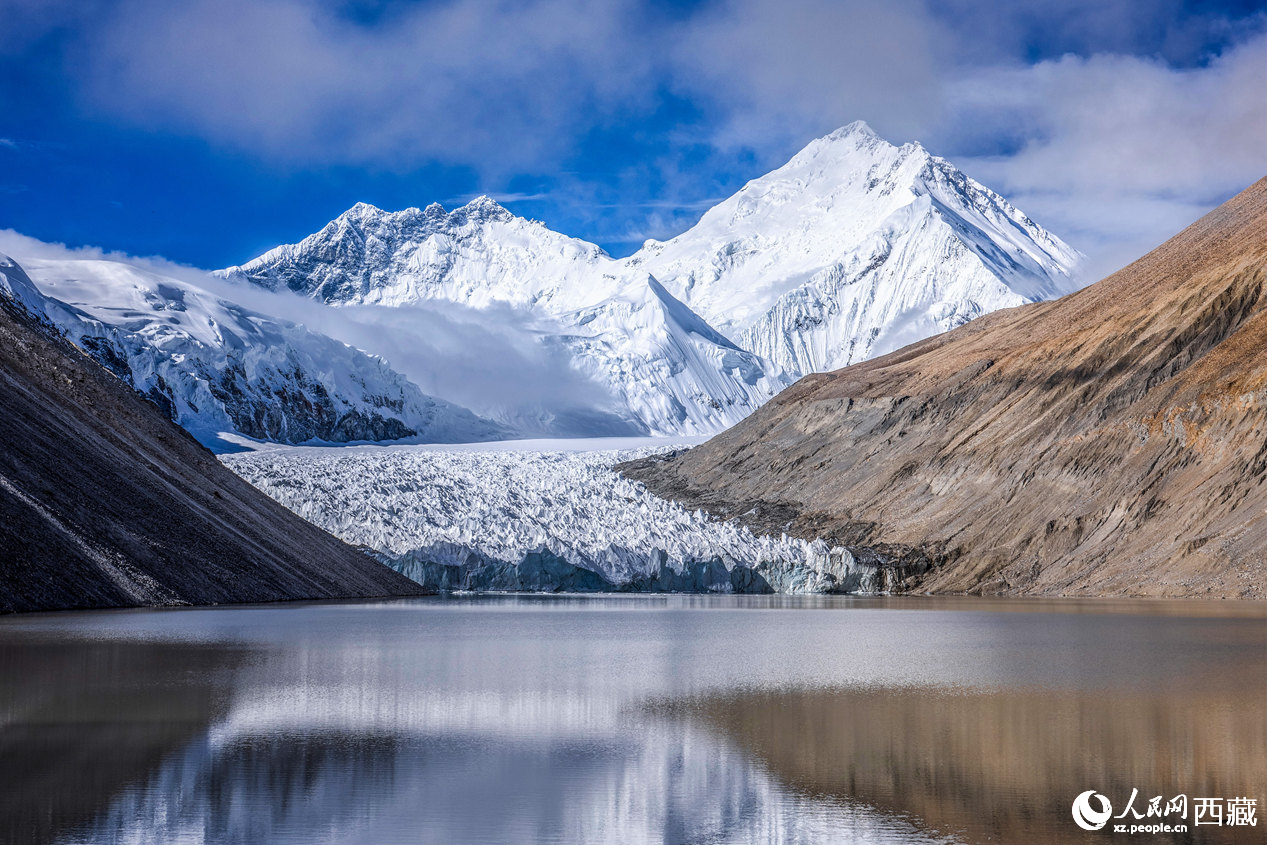 珠峰冰川位于日喀則市定日縣。