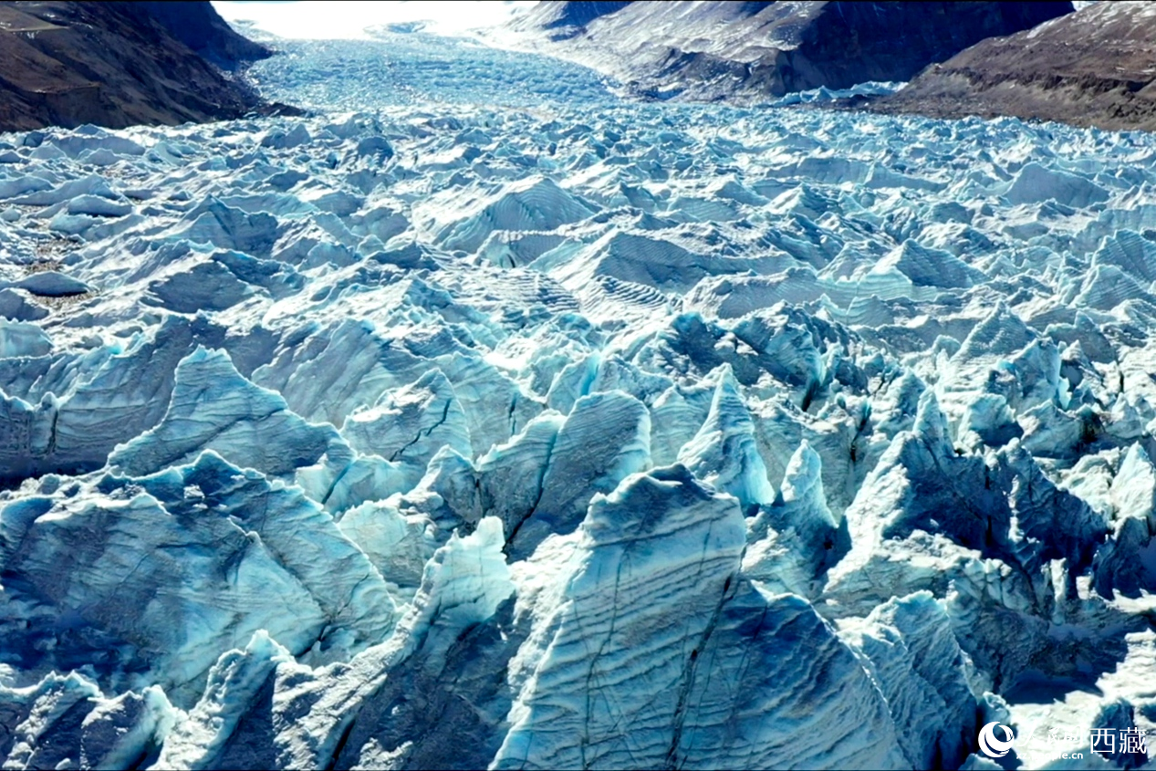 40冰川位于山南市浪卡子縣卓木拉日康雪山下。