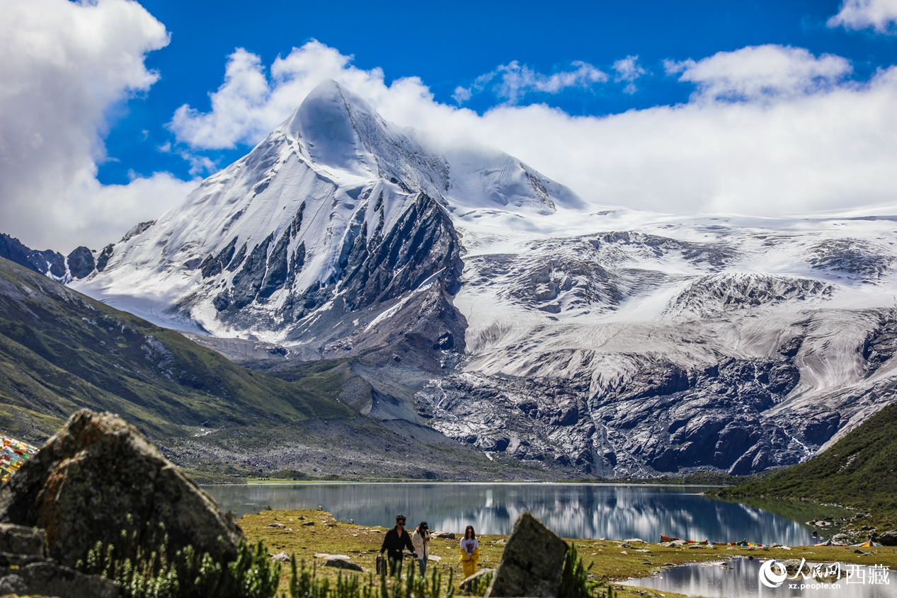薩普冰川位于那曲東部比如縣境內(nèi)。