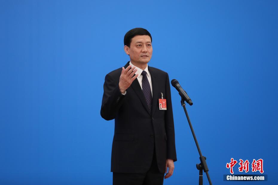 3月8日，第十三屆全國人民代表大會(huì)第四次會(huì)議舉行第二場“部長通道”采訪活動(dòng)。圖為中國工業(yè)和信息化部部長肖亞慶通過網(wǎng)絡(luò)視頻方式接受采訪。 <a target='_blank' ><p  align=