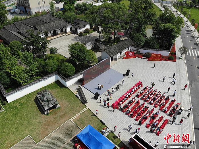 31日上午，“在這里讀懂初心使命——網(wǎng)絡(luò)媒體革命老區(qū)行”網(wǎng)絡(luò)主題采訪活動(dòng)湖南站啟動(dòng)儀式在長(zhǎng)沙許光達(dá)故居舉行。<a target='_blank'  ><p  align=