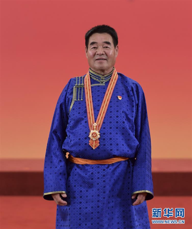 （奮斗百年路　啟航新征程·“七一勛章”獲得者·圖文互動）（2）“草原之子”廷·巴特爾：讓草原綠起來，幫牧民富起來