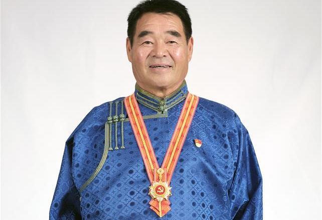 （奮斗百年路　啟航新征程·“七一勛章”獲得者·圖文互動）（1）“草原之子”廷·巴特爾：讓草原綠起來，幫牧民富起來