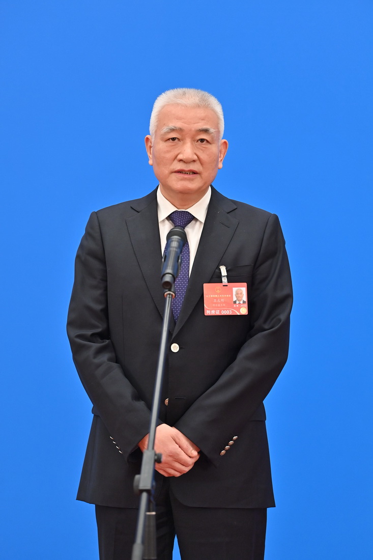 這是科學(xué)技術(shù)部部長(zhǎng)王志剛通過(guò)網(wǎng)絡(luò)視頻方式接受采訪。新華社記者 李鑫 攝