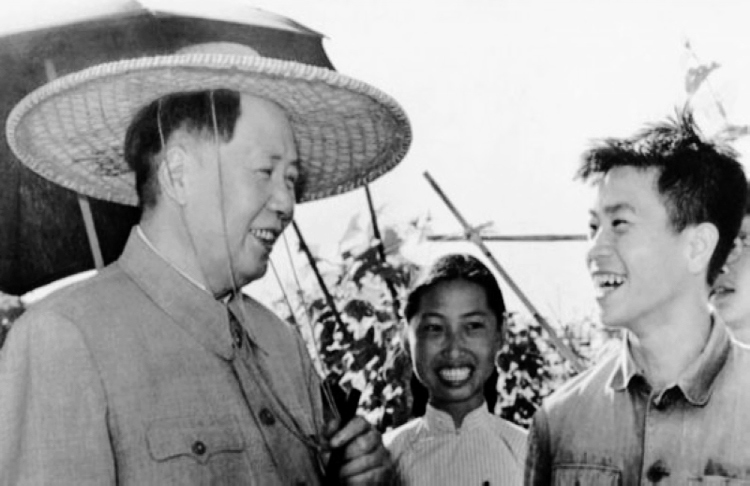 1958年，毛主席在廣東視察。