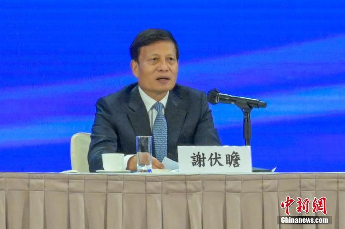 12月3日，香港特區(qū)政府在香港會(huì)議展覽中心舉行中共二十大精神宣講會(huì)，全國(guó)人大常委會(huì)法制工作委員會(huì)主任沈春耀和全國(guó)政協(xié)經(jīng)濟(jì)委員會(huì)副主任謝伏瞻出席作宣講。圖為謝伏瞻發(fā)言。 <a target='_blank' href='/'><p  align=